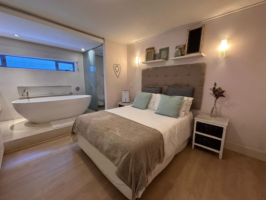 2 Bedroom Property for Sale in Vredehoek Western Cape